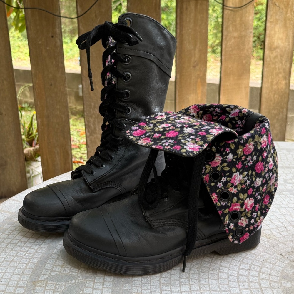 Dr. Martens Triumph 1914 combat boots, black leather, floral interior, foldover